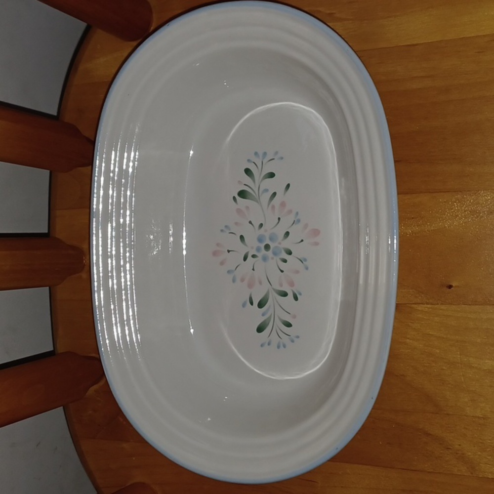 Fascino Stoneware By Yamaka Gravy Serving Bowl